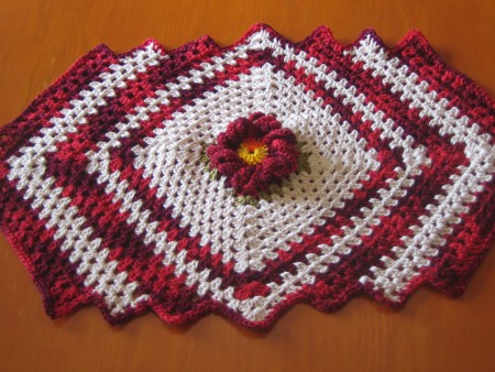 Trilho de mesa com vermelho