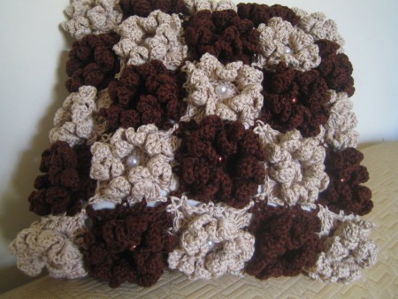 Almofada com dupla face flores e pétalas